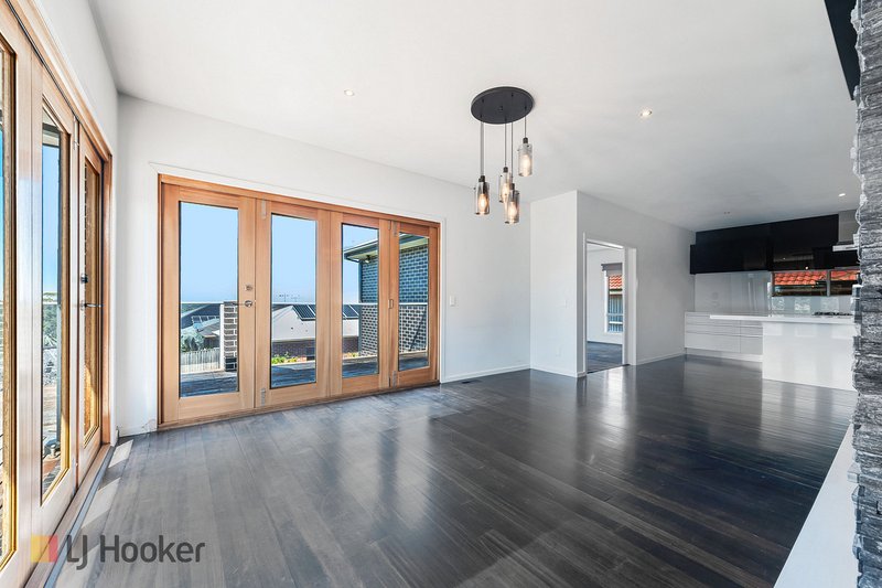 Photo - 17 Beau Vista Drive, Craigieburn VIC 3064 - Image 16