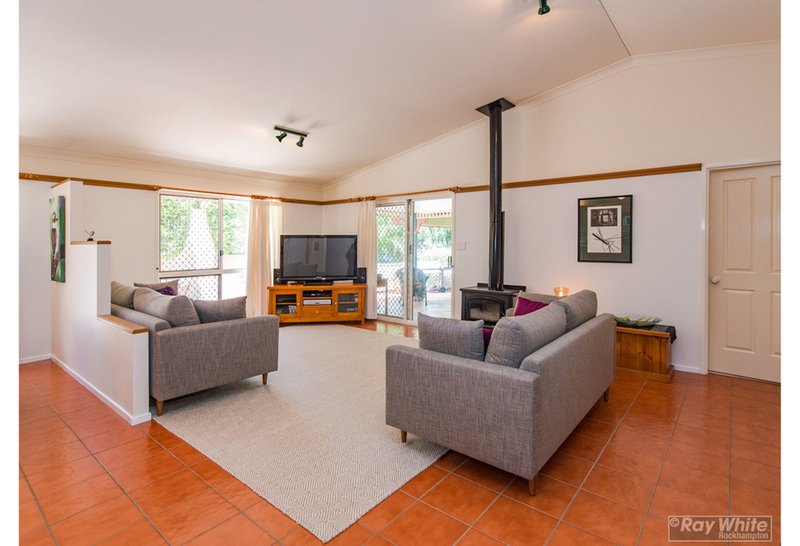 Photo - 17 Beaumont Drive, Frenchville QLD 4701 - Image 3