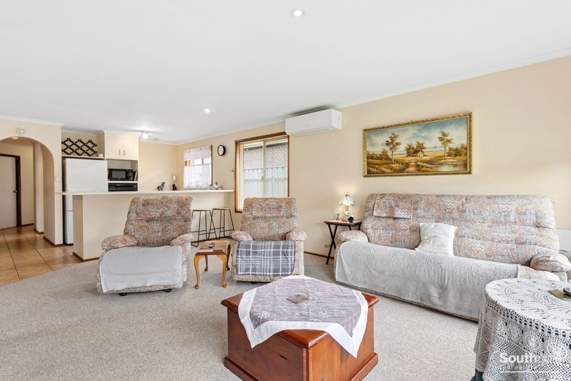 Photo - 17 Beechwood Grove, Seaford SA 5169 - Image 3