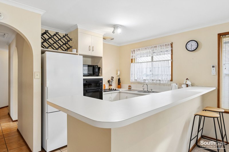 Photo - 17 Beechwood Grove, Seaford SA 5169 - Image 4