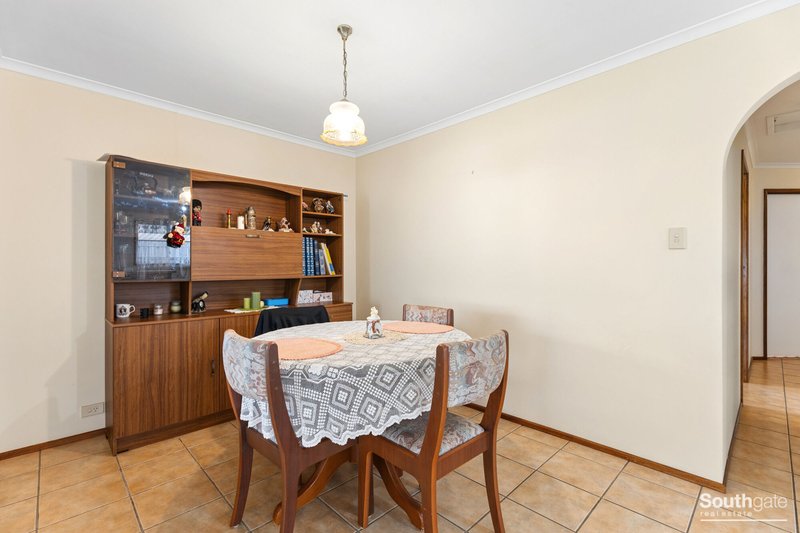 Photo - 17 Beechwood Grove, Seaford SA 5169 - Image 5