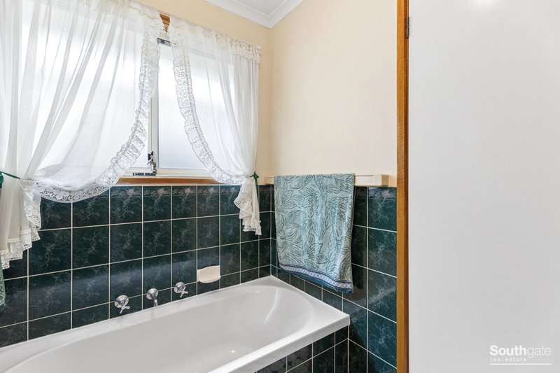 Photo - 17 Beechwood Grove, Seaford SA 5169 - Image 7