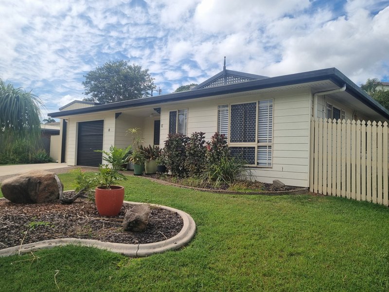 Photo - 17 Beltana Drive, Boyne Island QLD 4680 - Image 2