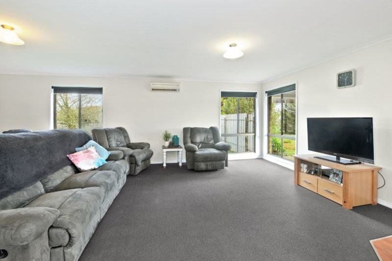 Photo - 17 Berna Court, Ross Creek VIC 3351 - Image 3