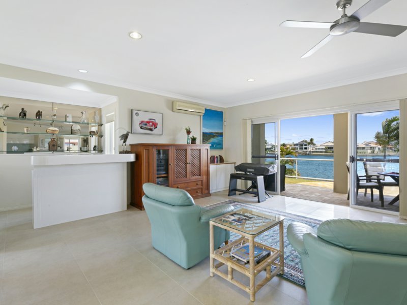 Photo - 17 Bernardino Crt , Mermaid Waters QLD 4218 - Image 6