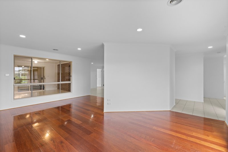 Photo - 17 Berthon Crescent, Hillside VIC 3037 - Image 4