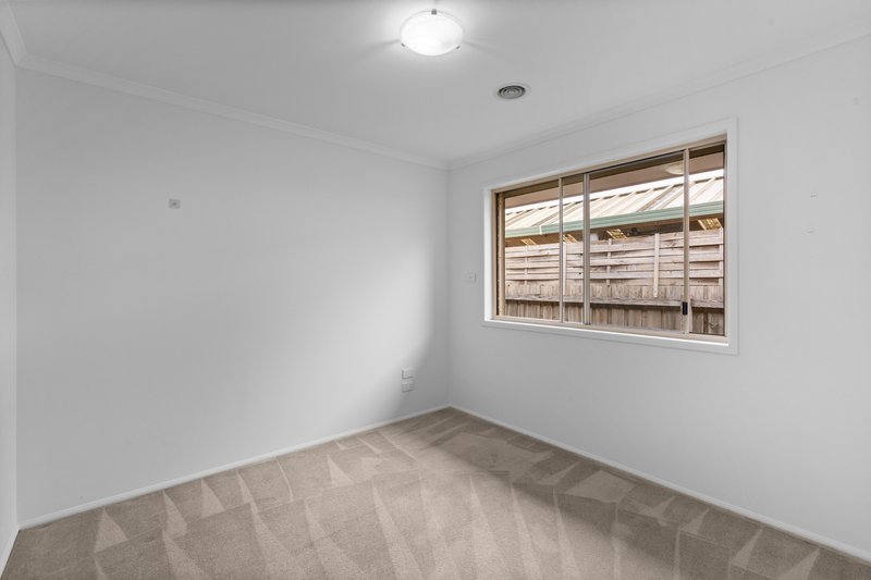 Photo - 17 Berthon Crescent, Hillside VIC 3037 - Image 5