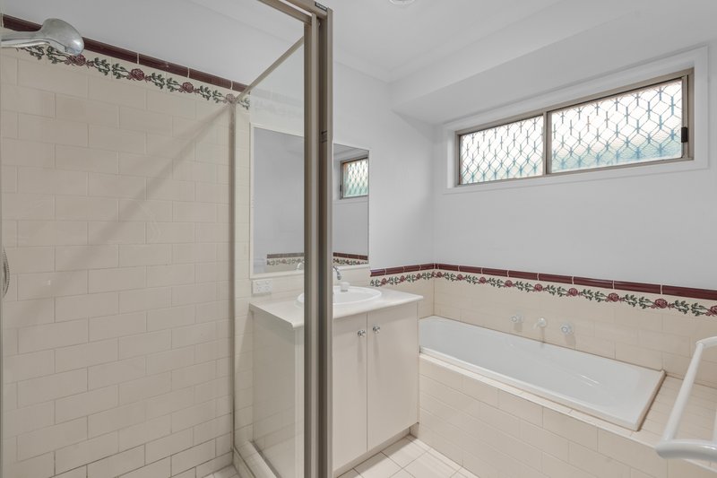 Photo - 17 Berthon Crescent, Hillside VIC 3037 - Image 7