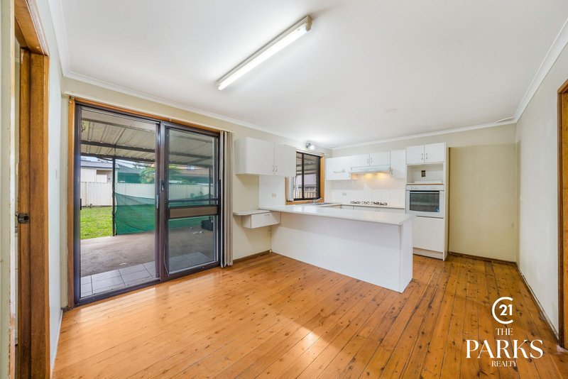 Photo - 17 Bettong Crescent, Bossley Park NSW 2176 - Image 5
