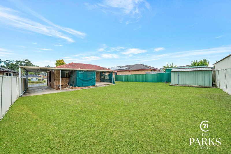 Photo - 17 Bettong Crescent, Bossley Park NSW 2176 - Image 15