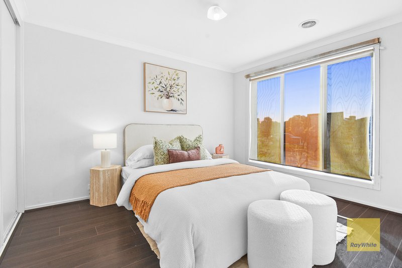 Photo - 17 Bianca Boulevard, Tarneit VIC 3029 - Image 2