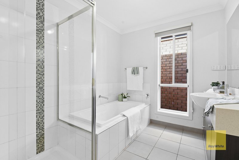 Photo - 17 Bianca Boulevard, Tarneit VIC 3029 - Image 5