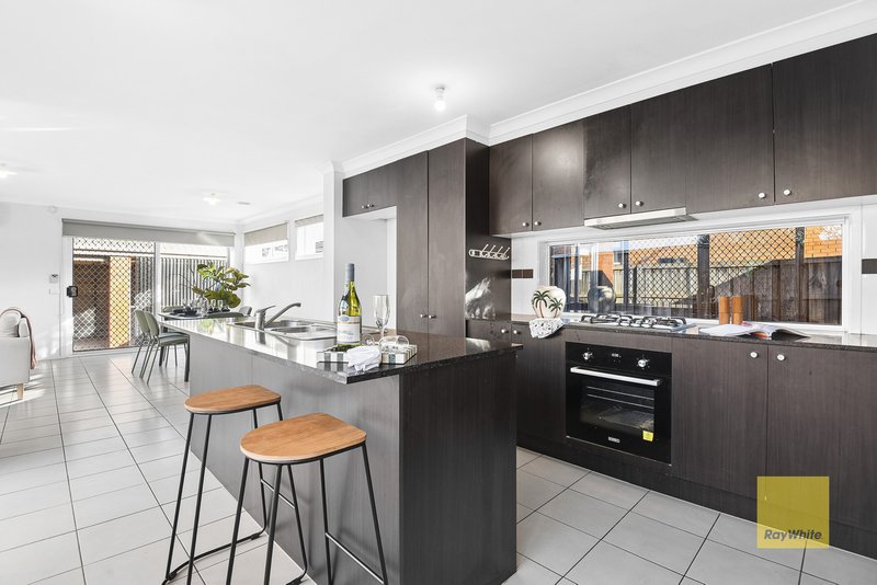 Photo - 17 Bianca Boulevard, Tarneit VIC 3029 - Image 9