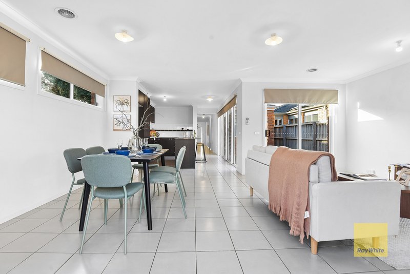 Photo - 17 Bianca Boulevard, Tarneit VIC 3029 - Image 16