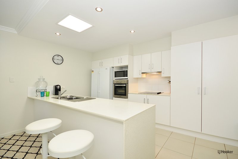 Photo - 1/7 Bimbadeen Avenue, Banora Point NSW 2486 - Image 3