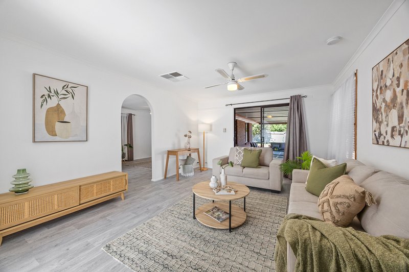 Photo - 17 Bimbadene Road, Reynella SA 5161 - Image 4