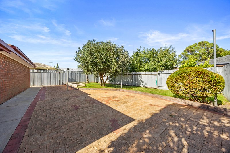 Photo - 17 Bimbadene Road, Reynella SA 5161 - Image 23