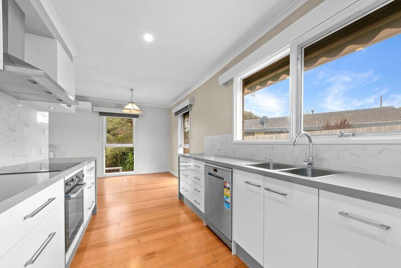 Photo - 17 Blaxland Avenue, Frankston South VIC 3199 - Image 4