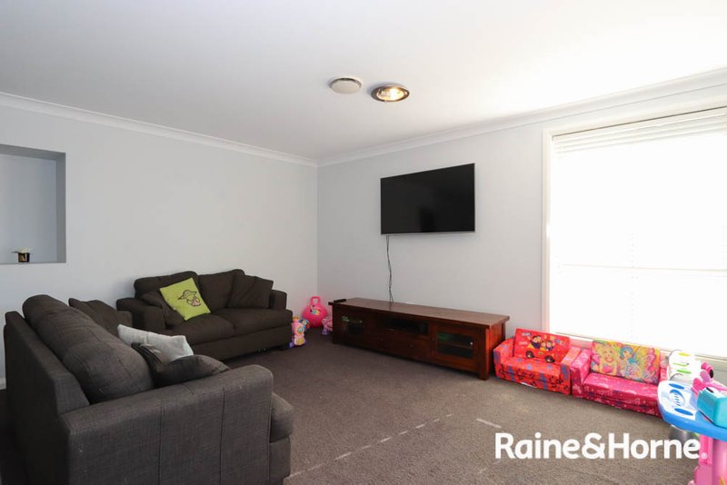 Photo - 17 Blaxland Drive, Llanarth NSW 2795 - Image 3