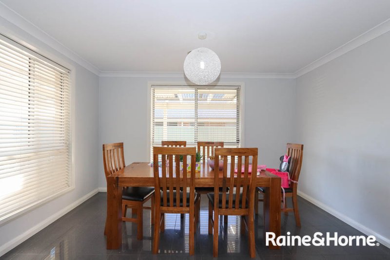 Photo - 17 Blaxland Drive, Llanarth NSW 2795 - Image 6