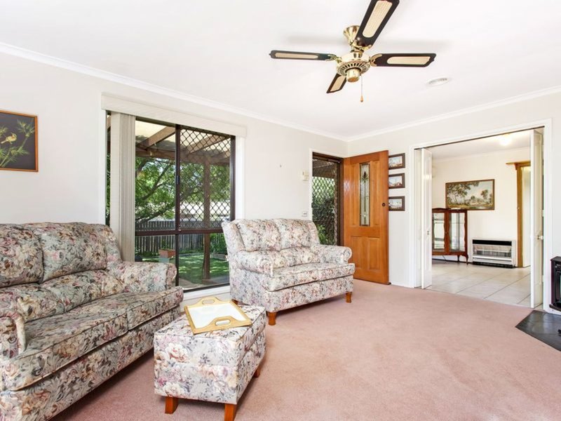 Photo - 17 Boas Place, Florey ACT 2615 - Image 4