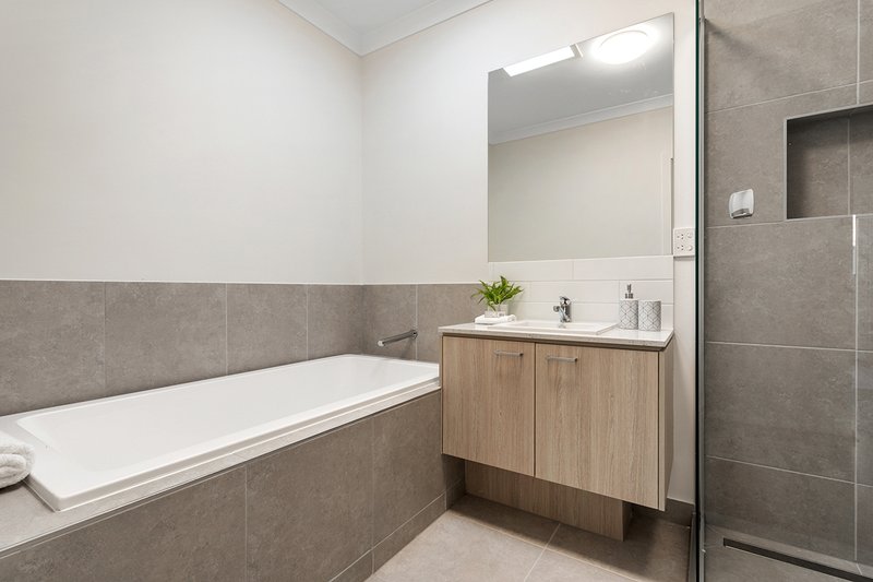 Photo - 17 Bolwarra Street, Craigieburn VIC 3064 - Image 11