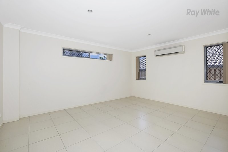 Photo - 17 Bowerbird Crescent, Dakabin QLD 4503 - Image 6