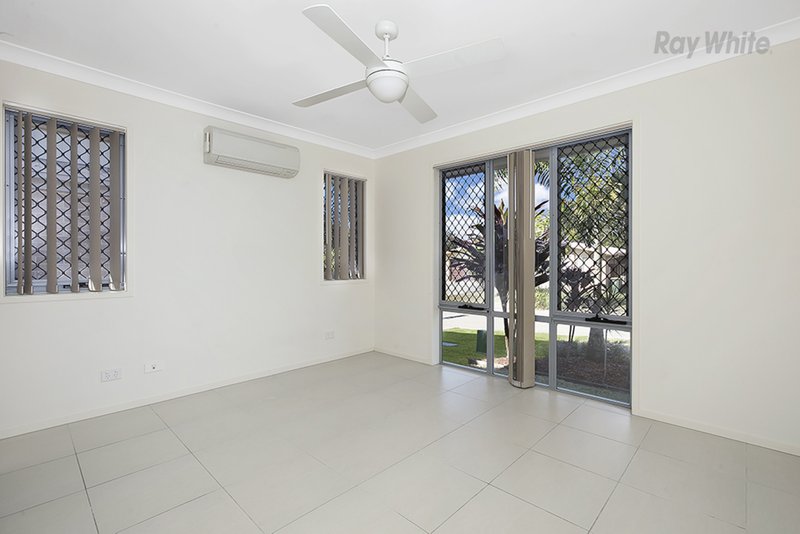 Photo - 17 Bowerbird Crescent, Dakabin QLD 4503 - Image 7