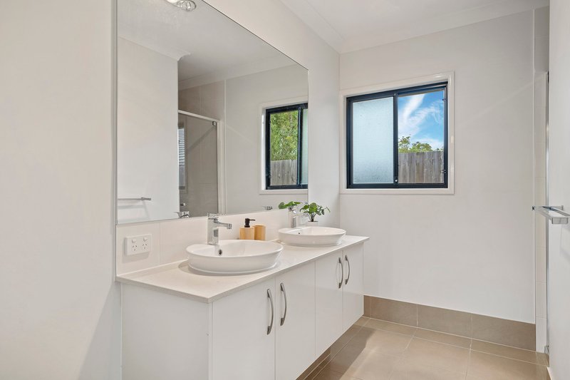 Photo - 17 Boyne Close, Holmview QLD 4207 - Image 11