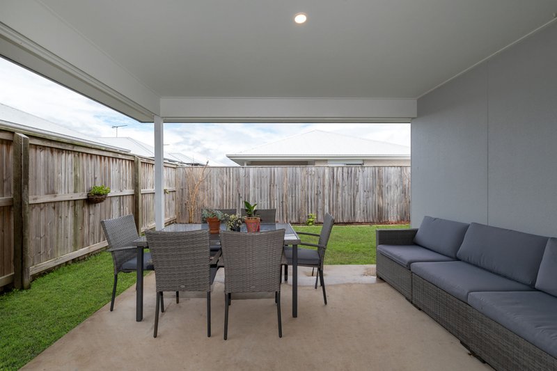 Photo - 17 Bradley Crescent, Nirimba QLD 4551 - Image 15