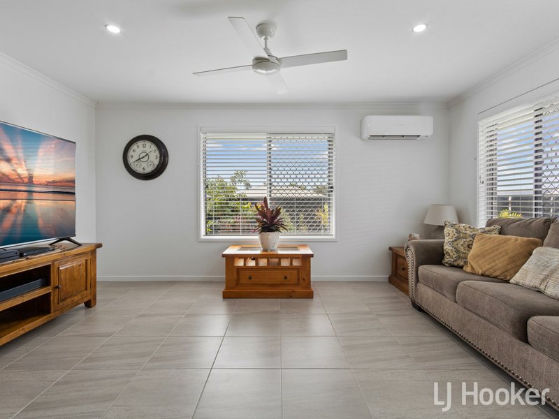 Photo - 17 Bradman Way, Urangan QLD 4655 - Image 3