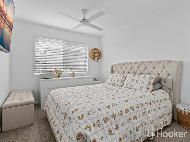 Photo - 17 Bradman Way, Urangan QLD 4655 - Image 7