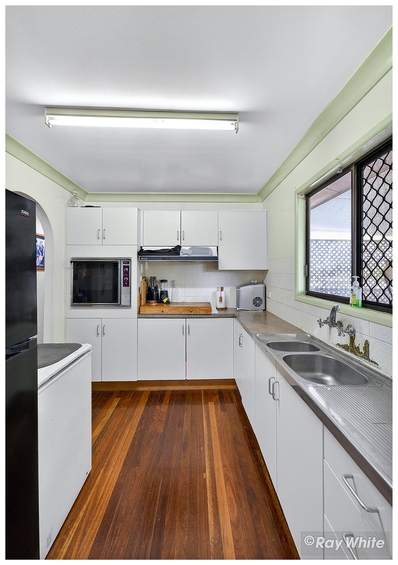 Photo - 17 Brazil Street, Norman Gardens QLD 4701 - Image 3
