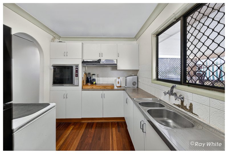 Photo - 17 Brazil Street, Norman Gardens QLD 4701 - Image 4