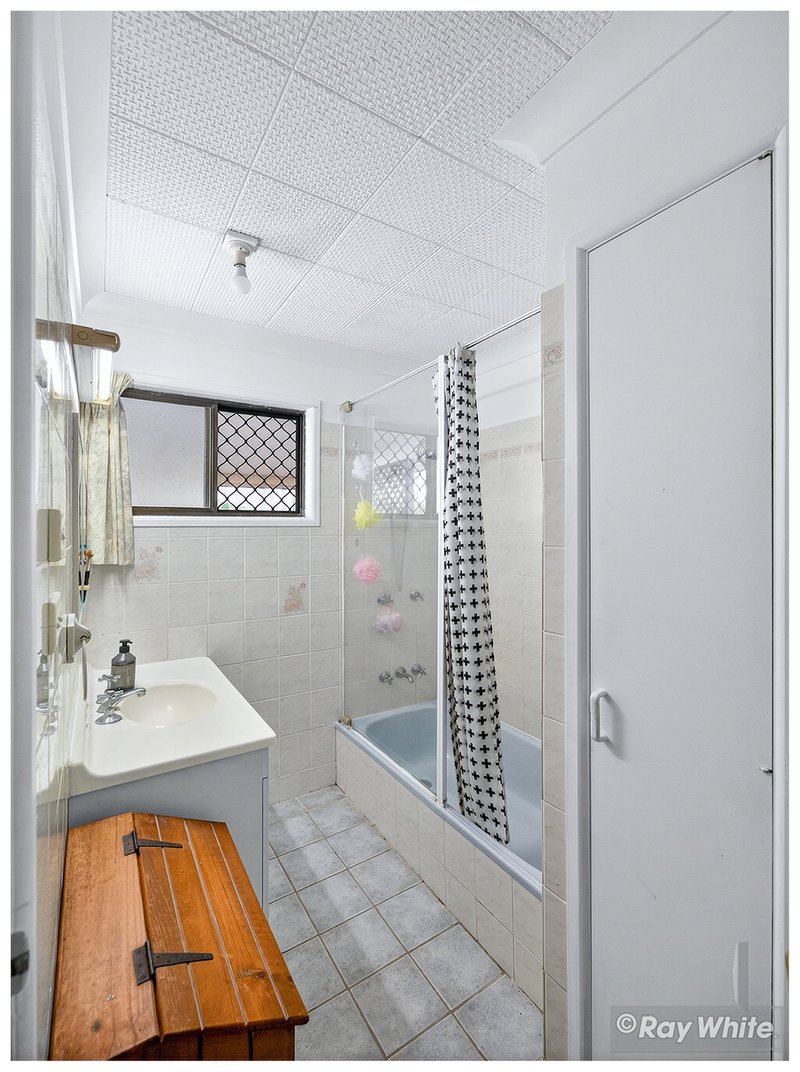Photo - 17 Brazil Street, Norman Gardens QLD 4701 - Image 11
