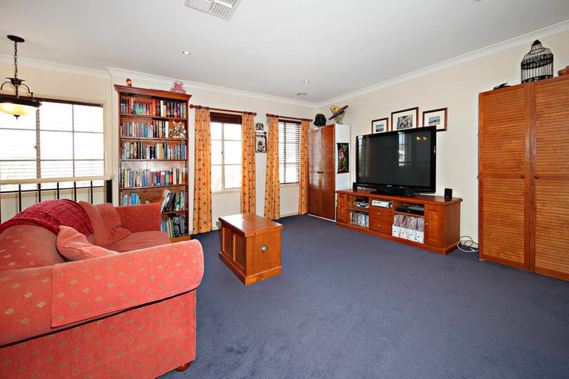 Photo - 17 Breakwater Crescent, Point Cook VIC 3030 - Image 10