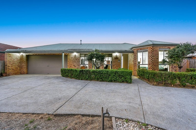 17 Brentwood Drive, Cranbourne North VIC 3977