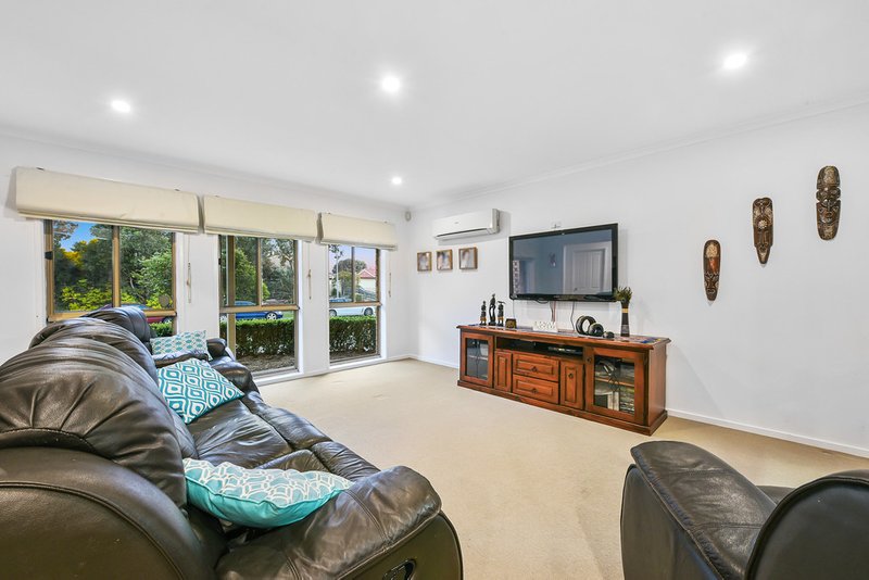 Photo - 17 Brentwood Drive, Cranbourne North VIC 3977 - Image 5