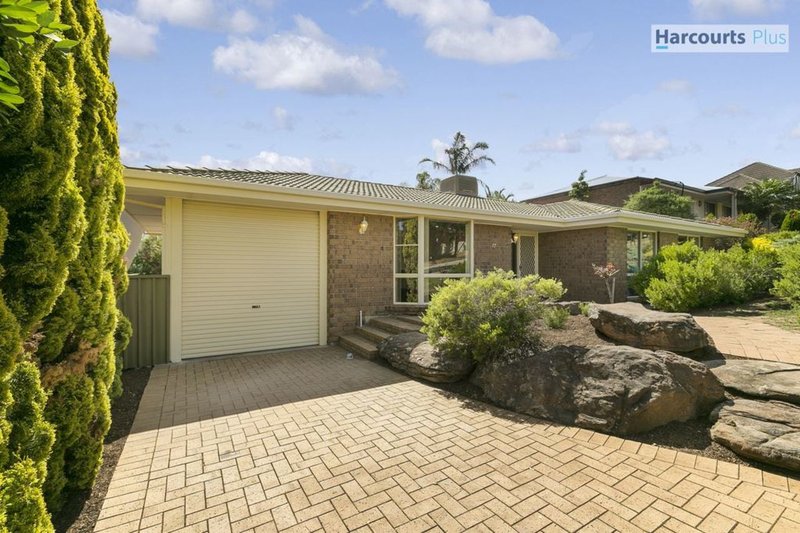 17 Brett Crescent, Hallett Cove SA 5158