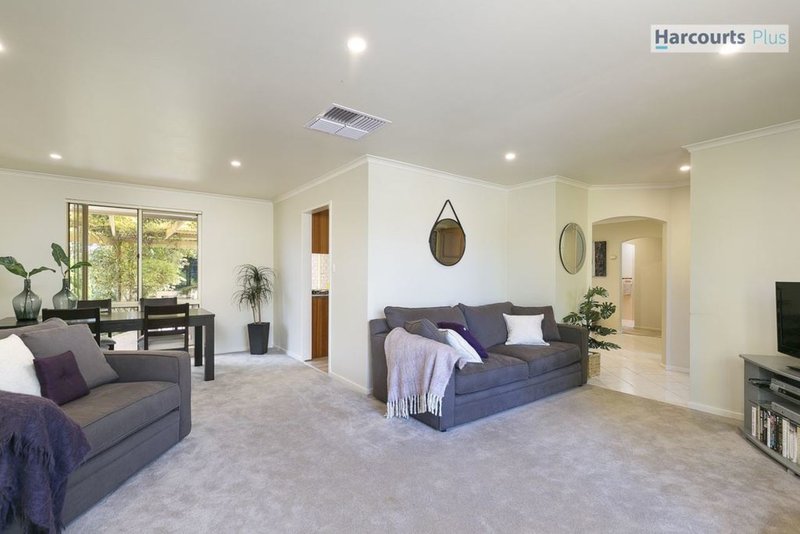 Photo - 17 Brett Crescent, Hallett Cove SA 5158 - Image 4