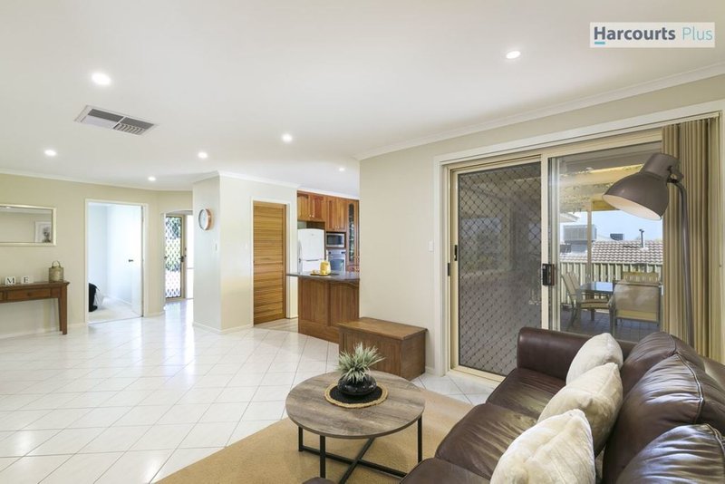 Photo - 17 Brett Crescent, Hallett Cove SA 5158 - Image 8