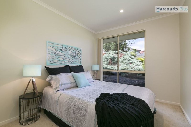 Photo - 17 Brett Crescent, Hallett Cove SA 5158 - Image 13