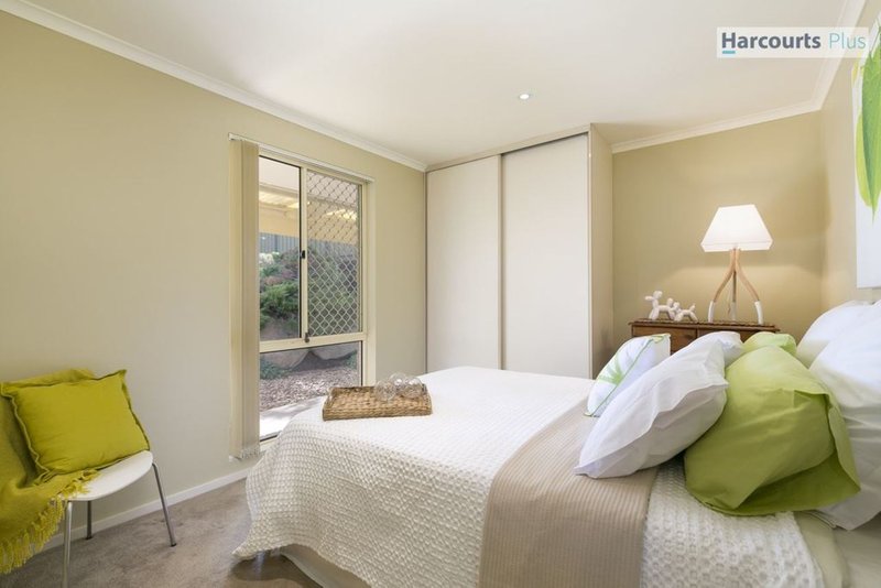 Photo - 17 Brett Crescent, Hallett Cove SA 5158 - Image 14