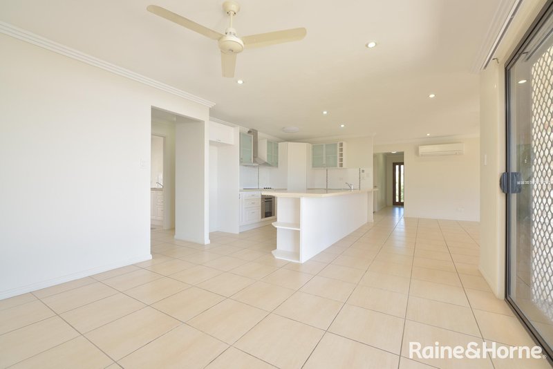 Photo - 17 Briffney Street, Kirkwood QLD 4680 - Image 8