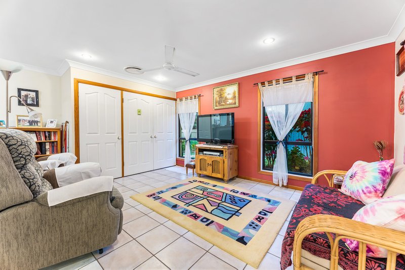 Photo - 17 Brigalow Court, Murrumba Downs QLD 4503 - Image 5