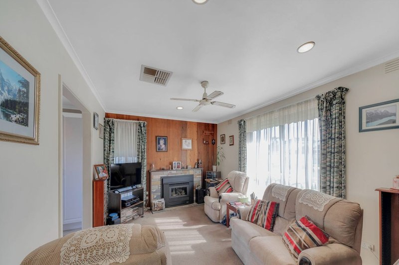 Photo - 17 Bristol Court, Noble Park VIC 3174 - Image 2