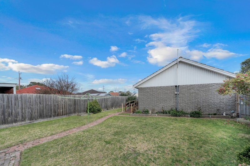 Photo - 17 Bristol Court, Noble Park VIC 3174 - Image 6