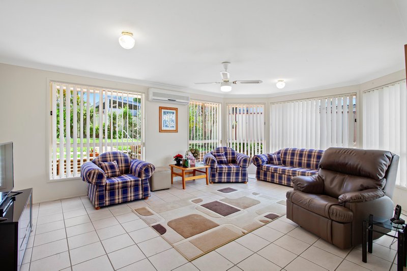 Photo - 17 Brooke Ave , Killarney Vale NSW 2261 - Image 2