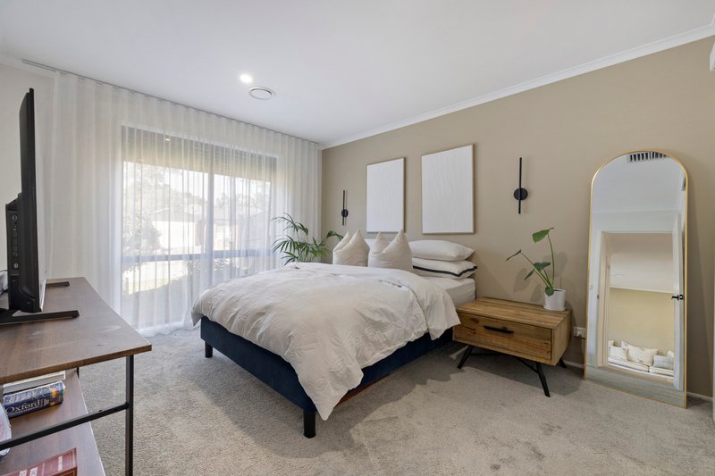 Photo - 17 Broome Crescent, Cranbourne North VIC 3977 - Image 2