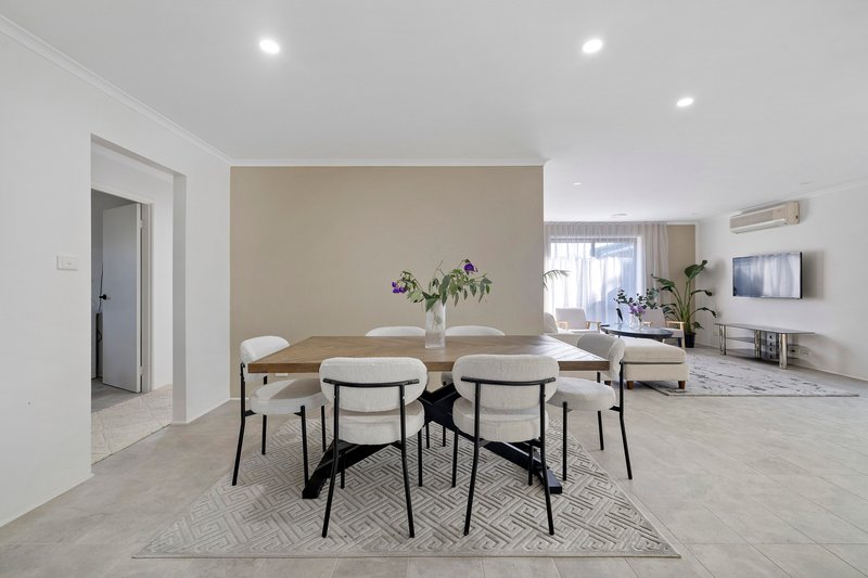 Photo - 17 Broome Crescent, Cranbourne North VIC 3977 - Image 11